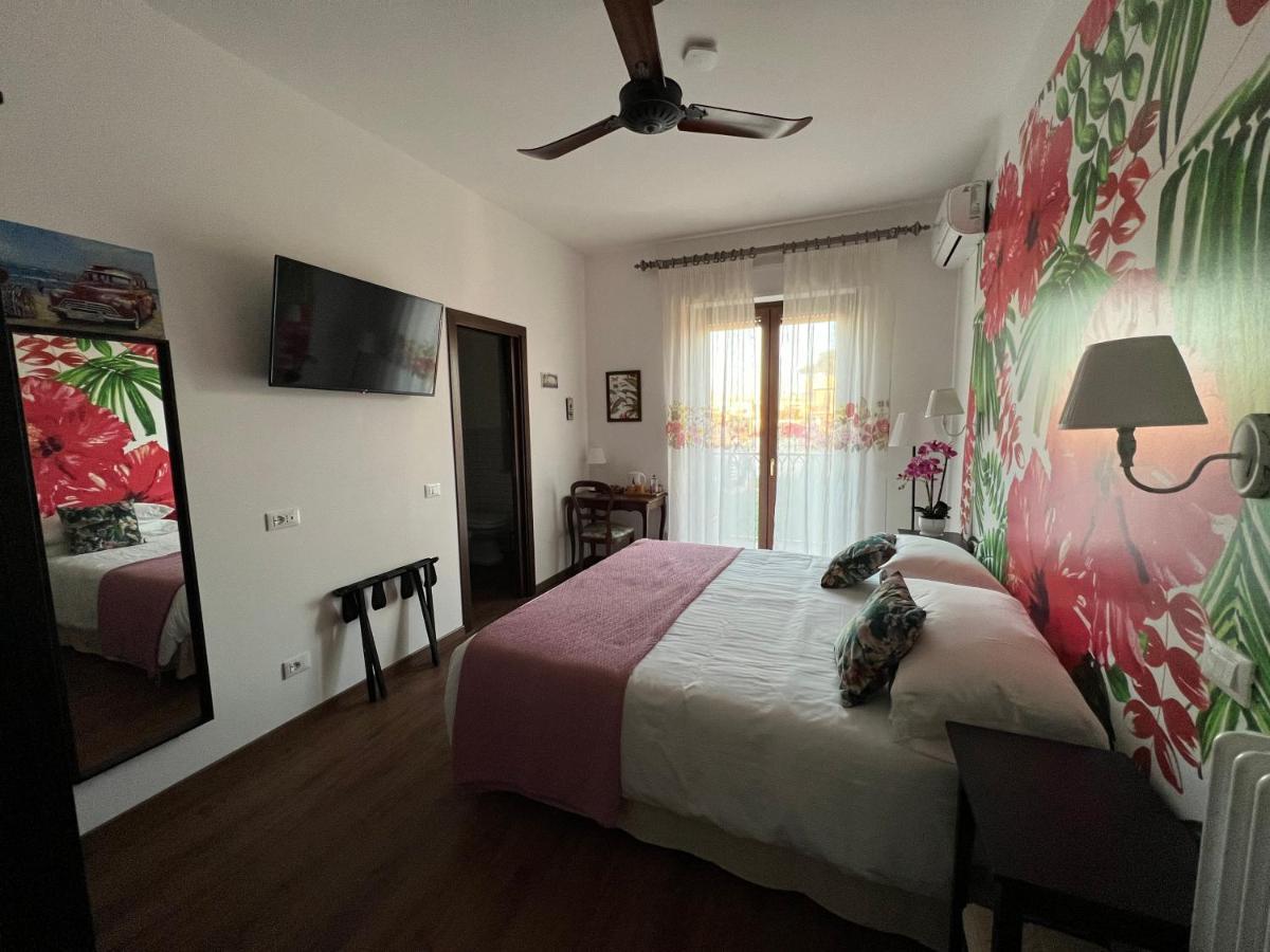 Guest House Le Vagabonde Φιουμιτσίνο Εξωτερικό φωτογραφία